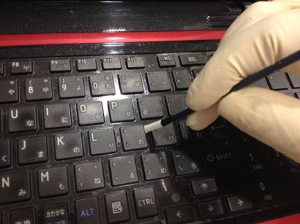 キーボードの隙間を掃除